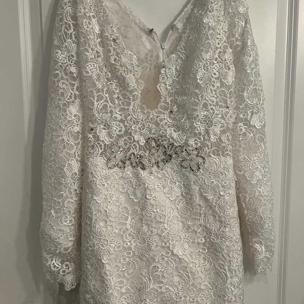 Beautiful Ivory Wedding Dress - Picture 4 of 13